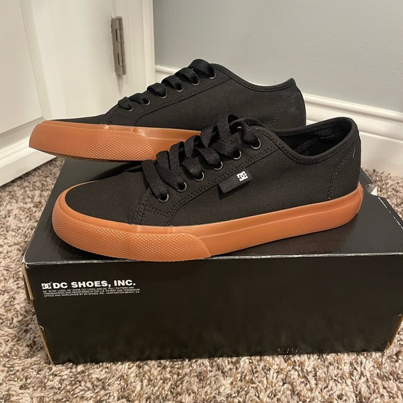 DC Manual Low Top Vegan Friendly Casual Skate Shoe M6/W7.5 - Picture 1 of 9